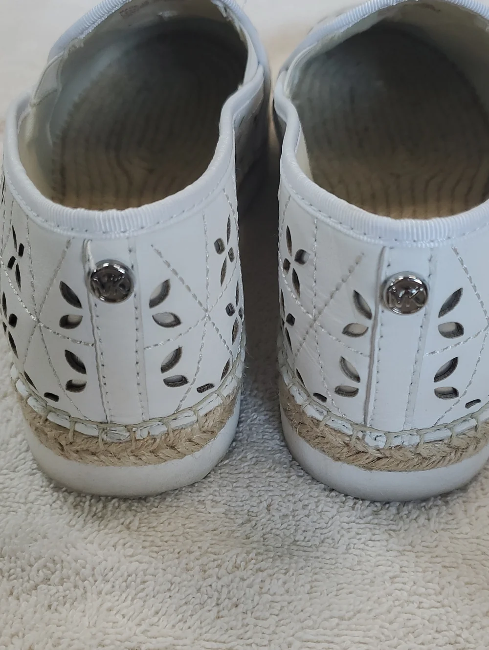Michael Kors Womens Keaton Slip Ons. Silver Cutout Details. Size 9